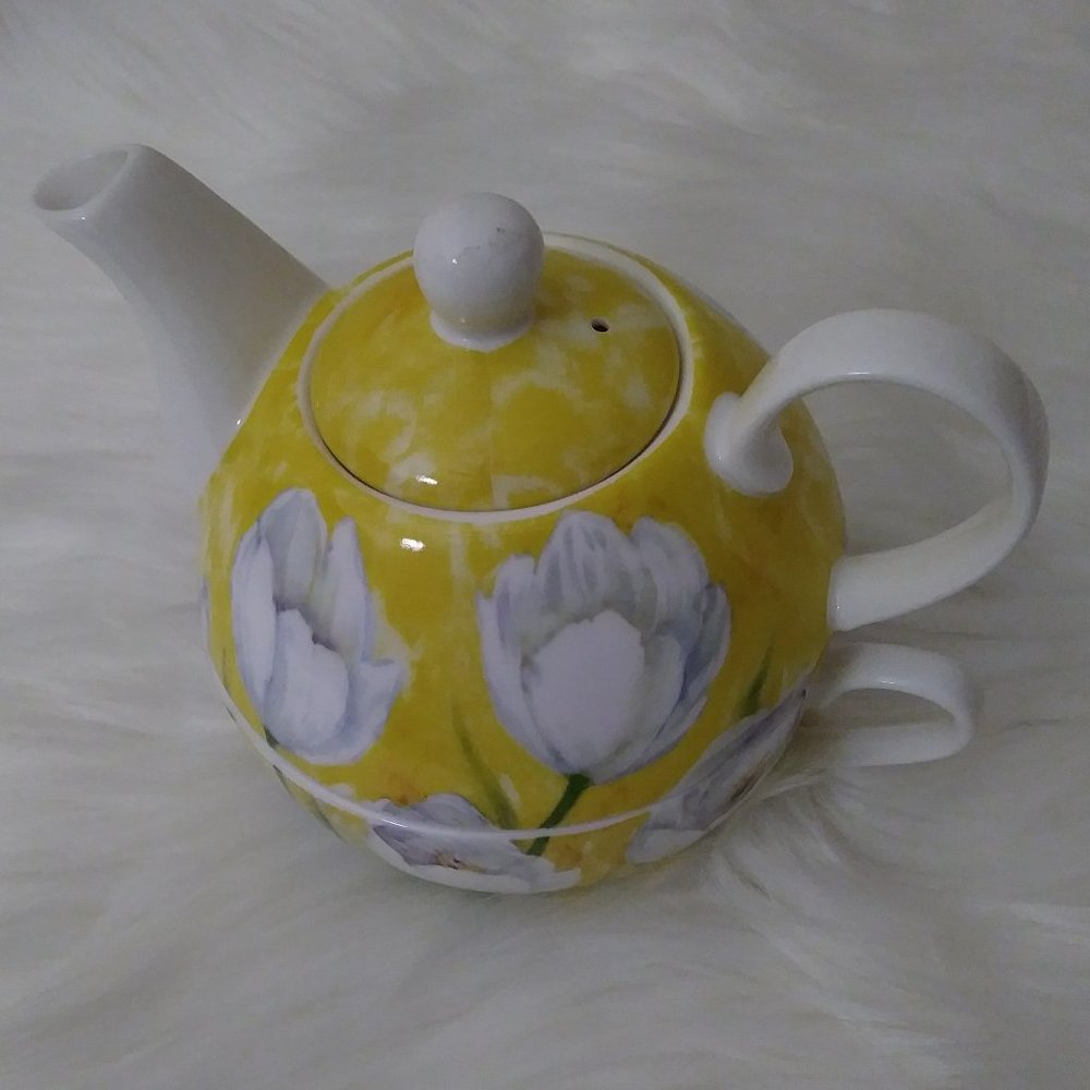 SOLD SOLD Teapot and Cup Tea for One Set Yellow - Picture 1 of 16